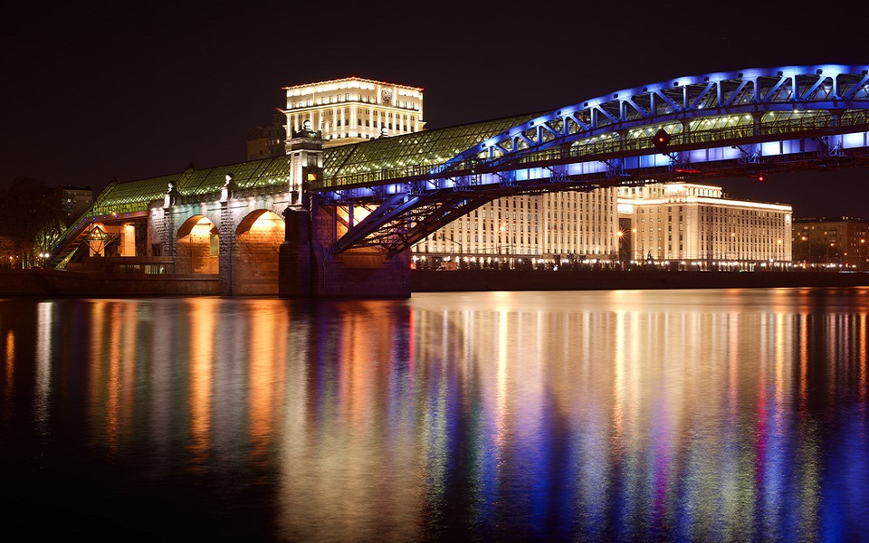 Андреевский пешеходный мост - инженерная достопримечательность столицы