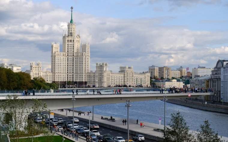 Ежедневная прогулка по центру Москвы с гидом от Парка Зарядье на теплоходе «АдмиралЪ» -  вид 1