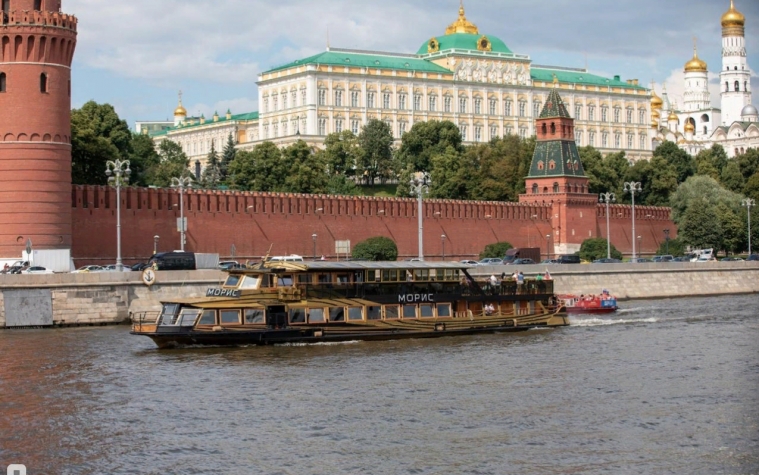 Прогулка по Москве-реке на дизайнерском теплоходе "Морис" от Киевского вокзала -  вид 1