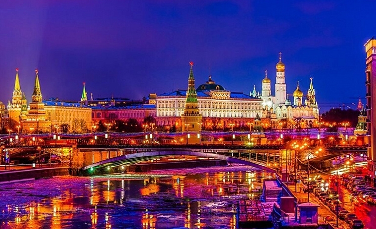 Новый год 2022 на теплоходе «Mega Boat» с просмотром салюта в центре Москвы - вид 3