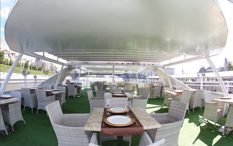 Речная прогулка на стильной трехпалубной яхте-ресторане класса люкс Palma De Сочи с обедом или ужином - вид 4