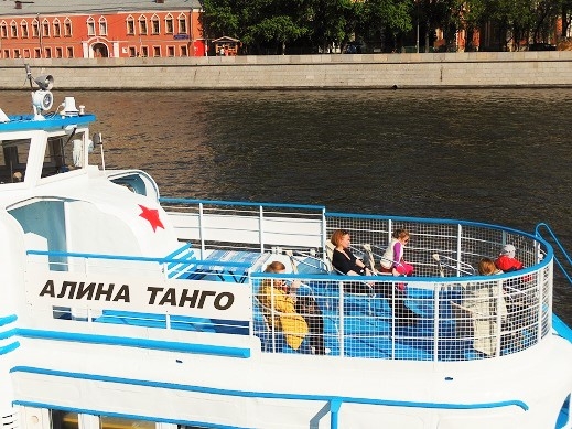 Экскурсия на теплоходе по достопримечательностям Москвы с гидом на борту - вид 3