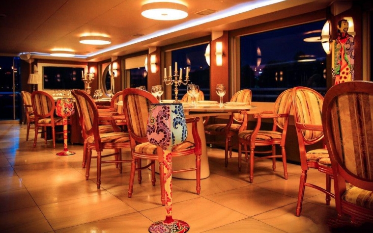 Речная прогулка на стильной трехпалубной яхте-ресторане класса люкс Palma De Сочи с обедом или ужином - вид 13