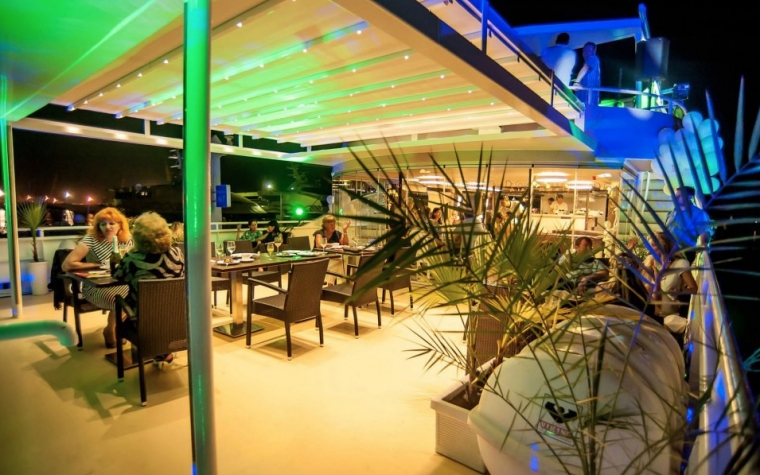 Речная прогулка на стильной трехпалубной яхте-ресторане класса люкс Palma De Сочи с обедом или ужином - вид 12