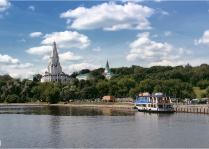 Музей-заповедник "Коломенское" - вид с реки в будние дни