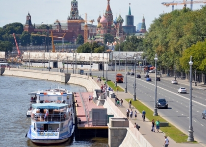 Школьная экскурсия на теплоходе с гидом на борту от Кремля