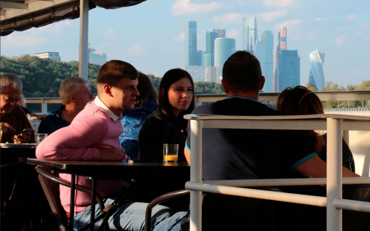 Прогулка на теплоходе с ужином, дискотекой и просмотром салюта в День России 12 июня от Москва-Сити - вид 3